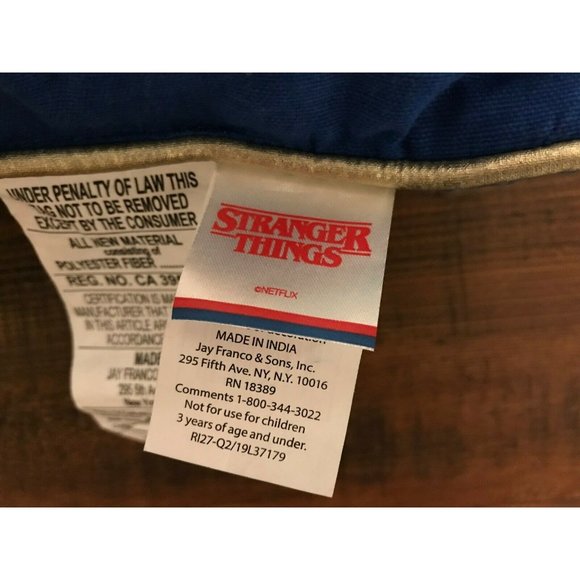 New NWT Netflix Stranger Things Throw Pillow Scoop - Picture 7 of 7